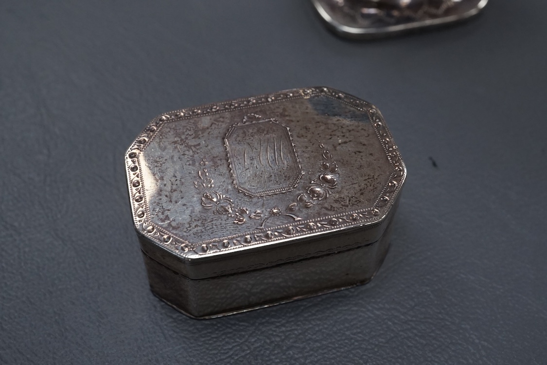 A George III silver octagonal nutmeg grater by Phipps & Robinson, London, 1810, 46mm(a.f.), together with a George III silver pedestal pepperette, by Alice & George Burroughs, London, 1808, 70mm.